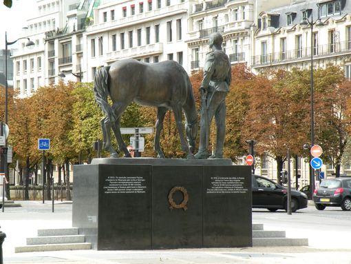  Statue érigée à la mémoire des soldats et Officiers du Corps expéditionnaire russe